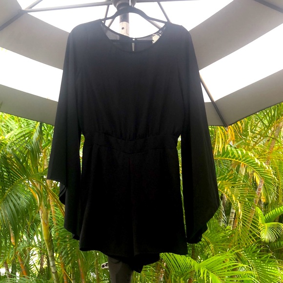 Women’s/Juniors Black Romper with Belle Sleeves, Size Large - Picture 4 of 6